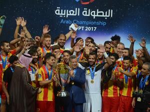 Tunis’s Esperence players hold up the trophy as they celebrate their victory over Jordan’s Al-Faisaly in the final match in Arab Club championship at Alexandria Stadium on August 6, 2017.
STR / AFP