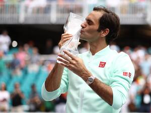 فيدرر يحتفل بانتصاره