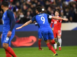 جيرو يحتفل بهدفه