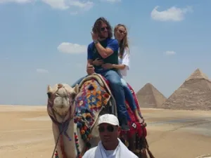 Puyol riding a camel at the Giza pyramids (photo: Al-Ahram)