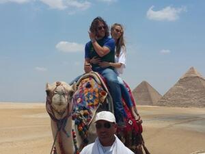 Puyol riding a camel at the Giza pyramids (photo: Al-Ahram)