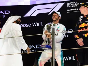 (From L) Ferrari's German driver Sebastian Vettel (2nd), Mercedes' British driver Lewis Hamilton (1st) and Red Bull's Dutch driver Max Verstappen (3rd) celebrate on the podium after the Abu Dhabi Formula One Grand Prix at the Yas Marina circuit on November 25, 2018, in Abu Dhabi.
GIUSEPPE CACACE / AFP