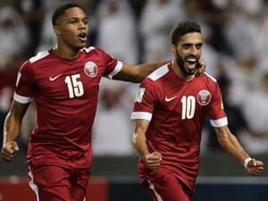 الهيدوس (يمين) يحتفل بهدفه