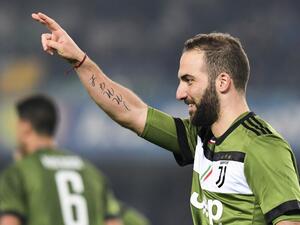 هيغواين يحتفل بهدفه