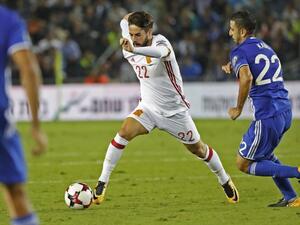 Israel's midfielder Marwan Kabha vies for the ball with Spain's midfielder Isco during the Russia 2018 FIFA World Cup European Group G qualifying football match between Israel and Spain at Teddy Stadium in Jerusalem on October 9, 2017.
Spain is already qualified for the 2018 World Cup in Russia.
JACK GUEZ / AFP