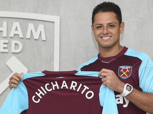 تشيتشاريتو يعرض قميصه الجديد