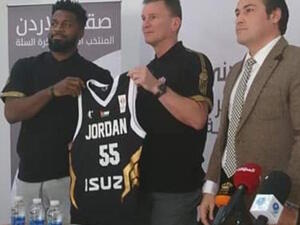 دينتمون خلال تقديمه الرسمي