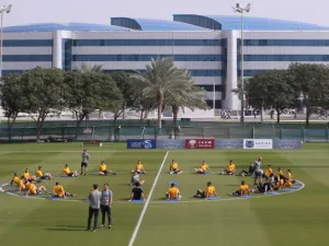 Juventus players attend a training session in Doha on December 21, 2016, two days before the Italian Super Cup final football match between Juventus and AC Milan in the Qatari capital.
KARIM JAAFAR / AFP