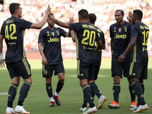 لاعبو يوفنتوس خلال الودية التي جمعتهم بريال مدريد ضمن الكأس الدولية للأبطال والتي خسرها فريق المدرب ماسيميليانو آليغري بنتيجة 1-3