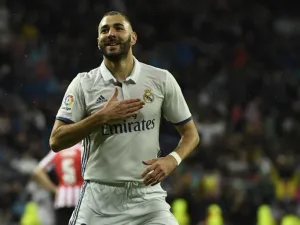 Former Real Madrid manager feels Zinedine Zidane is favouring French striker over Spanish team-mate because of club president's affection