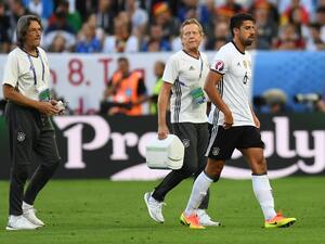 Germany's midfielder Sami Khedira leaves the pitch during the Euro 2016 quarter-final football match between Germany and Italy at the Matmut Atlantique stadium in Bordeaux on July 2, 2016.
PATRIK STOLLARZ / AFP