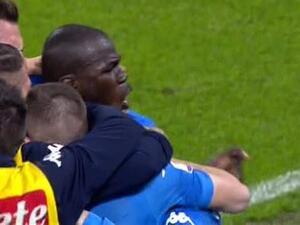 لاعبو نابولي يحتفلون بهدف كوليبالي الصاعق