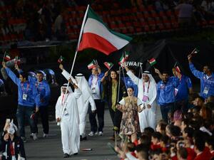 Kuwait's flagbearer Fehaid Aldeehani leads his delegation as they parade during the opening ceremony of the London 2012 Olympic Games in the Olympic Stadium in London on July 27, 2012. AFP PHOTO / CHRISTOPHE SIMON
CHRISTOPHE SIMON / AFP