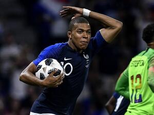 مبابي ينقذ فرنسا من الخسارة