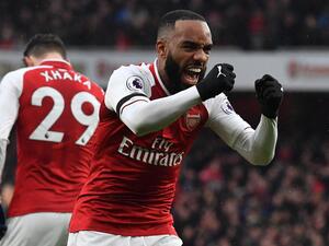 لاكازيت يحتفل بهدفه