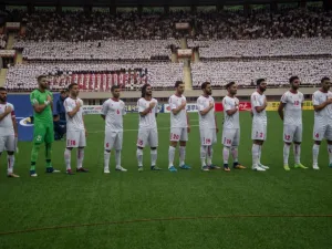 Members of Lebanon's team stand for the anthem prior to their Group B 2019 AFC Asian Cup third round qualification football match against North Korea at Kim Il Sung Stadium in Pyongyang on September 5, 2017. The score at full time was 2:2.
KIM Won-Jin / AFP