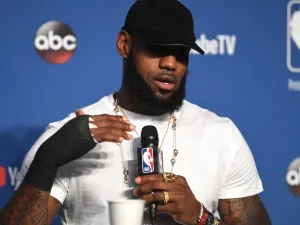 NBA star receives kudos from Melania, Michael Jordan