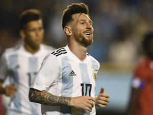 ميسي يقود الأرجنتين لفوز سهل