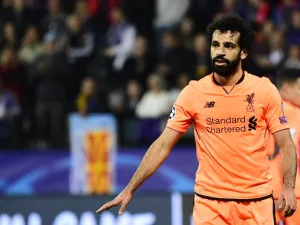  Liverpool moved to within two points of Manchester United thanks to a 2-0 win at Southampton - Mohamed Salah and Roberto Firmino starring. 