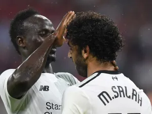 Liverpool's Senegalese striker Sadio Mane (L) and his teammate Liverpool's Egyptian striker Mohamed Salah (R) react after the second goal for Liverpool during the second Audi Cup football match between FC Bayern Munich and FC Liverpool in the stadium in Munich, southern Germany, on August 1, 2017.
Christof STACHE / AFP
