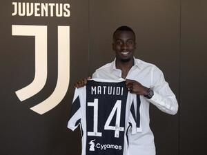 ماتويدي يعرض قميصه الجديد