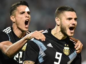 إيكاردي يحتفل بهدفه الدولي الأول