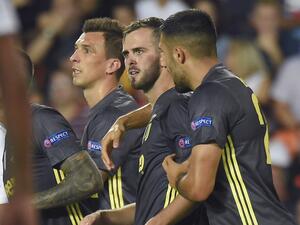 بيانيتش (وسط) يقود يوفنتوس للفوز بعد طرد رونالدو الذي بدا ظالماً