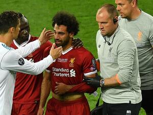 رونالدو يواسي صلاح