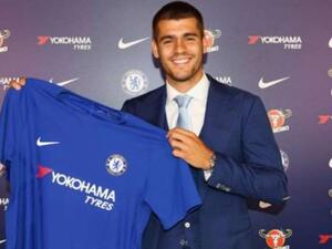 موراتا يرفع قميص تشيلسي