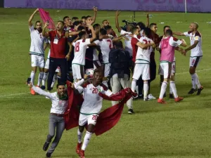 Morocco's players celebrate at the Felix Houphouet-Boigny stadium in Abidjan on November 11, 2017, after the FIFA World Cup 2018 Africa Group C qualifying football match between Ivory Coast and Morocco.
ISSOUF SANOGO / AFP