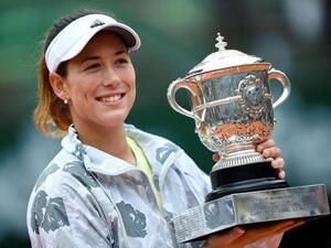 موجوروزا تحتفل بلقبها الأول