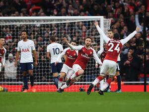 موستافي يحتفل بهدفه