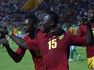 نابي كييتا (يمين)