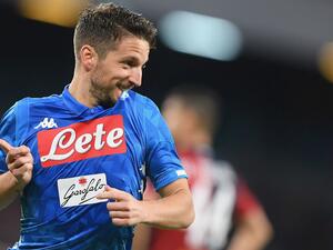 ميرتينز يحتفل بهدفه