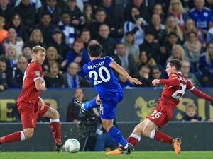 أوكازاكي (وسط) يقود الثعالب للتغلب على الريدز