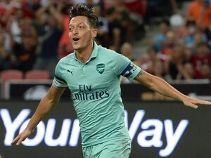 Mesut Ozil of Arsenal celebrates after scoring during the International Champions Cup football match between Arsenal and Paris Saint-Germain in Singapore on July 28, 2018.
ROSLAN RAHMAN / AFP