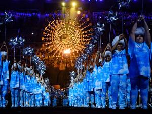 Dancers perform during the closing ceremony of the Rio 2016 Paralympic Games at the Maracana stadium in Rio de Janeiro on September 18, 2016.
Yasuyoshi Chiba / AFP