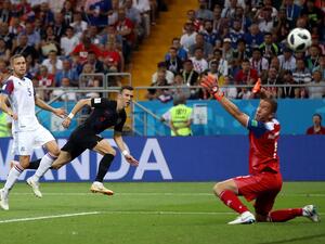 لحظة تسجيل هدف فوز كرواتيا