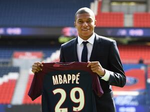 مبابي خلال تقديمه الرسمي