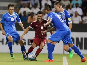 Qatar's Rodrigo Tabata (C) dribbles the ball between Uzbekistan's Anzur Ismailov (R) and Otabek Shukurov (L) during the World Cup 2018 Asia qualification football match between Uzbekistan and Qatar at the Jassim Bin Hamad stadium in Doha on September 6, 2016.
KARIM JAAFAR / AFP