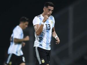 فونيس موري يحتفل بهدفه