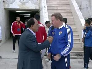 National football team coach Harry Redknapp (right) speaks to Jordan Television’s Mohammad Qadri Hassan on Thursday (source: Football24 YouTube channel) 