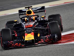 Red Bull's Australian driver Daniel Ricciardo drives during the second practice session ahead of the qualifiers for the Bahrain Formula One Grand Prix at the Sakhir circuit in Manama on April 6, 2018.
GIUSEPPE CACACE / AFP
