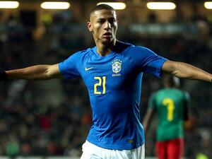 ريتشارليسون يحتفل بهدفه