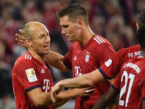 لاعبو بايرن يهنئون روبن (يسار) بهدفه