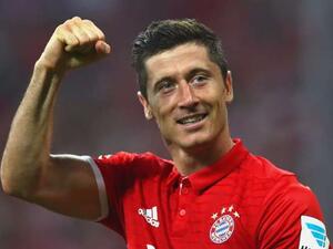 ليفاندوفسكي يقود فريق المدرب كارلو أنشيلوتي لفوزه الأول هذا الموسم