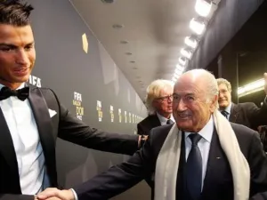 صورة أرشيفية لرونالدو وبلاتر