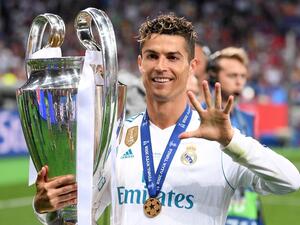 رونالدو يحتفل بلقبه الخامس في دوري الأبطال