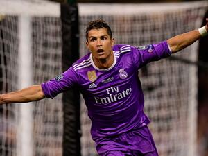 رونالدو يحتفل بهدفه الأول