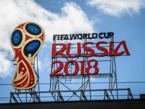 A picture taken on June 6, 2018 shows the 2018 FIFA World Cup logo on top of a building in Moscow.
Mladen ANTONOV / AFP